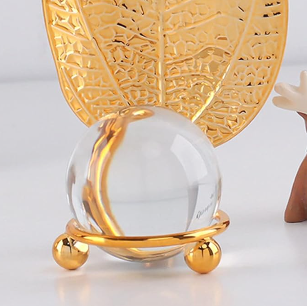 🌟 Figura Decorativa con Hoja de Oro y Bola de Cristal